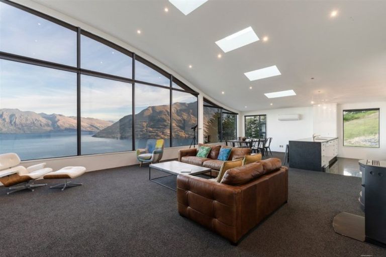Photo of property in 9 Vanda Place, Fernhill, Queenstown, 9300