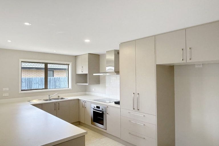 Photo of property in 16 Newman Road, Rolleston, 7614