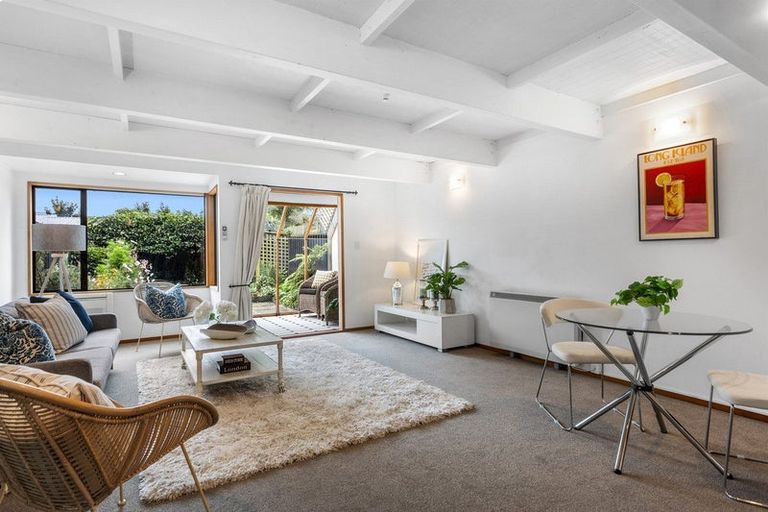 Photo of property in 2/20 Bristol Street, St Albans, Christchurch, 8014