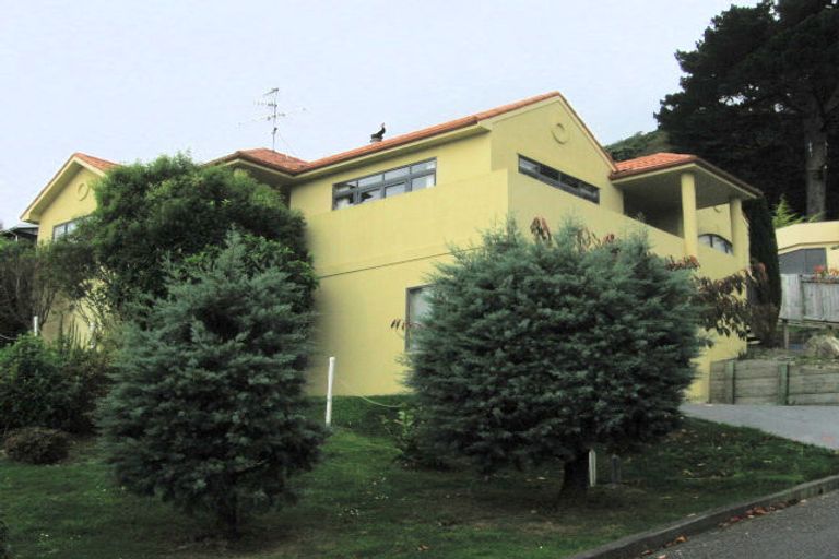 Photo of property in 73 Kakariki Grove, Waikanae, 5036