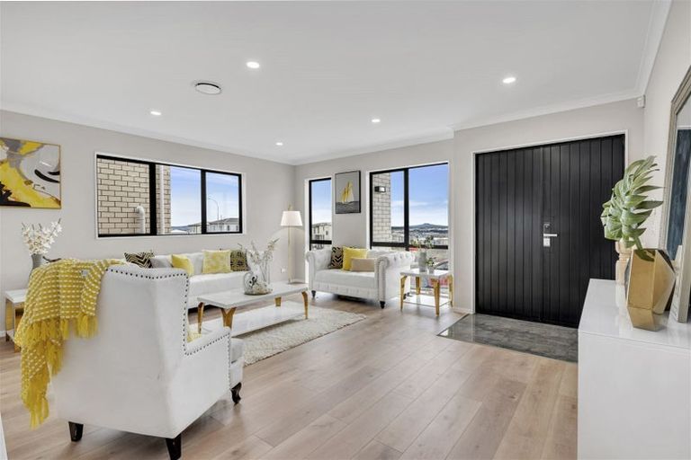 Photo of property in 5 Elevation Street, Flat Bush, Auckland, 2019