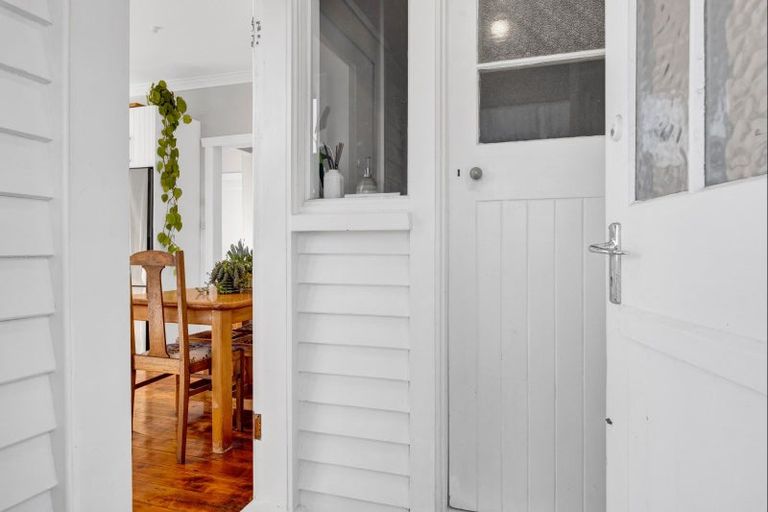 Photo of property in 45 Vogel Street, Hawera, 4610