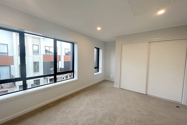 Photo of property in 5/35 Marine Parade, Hobsonville, Auckland, 0616