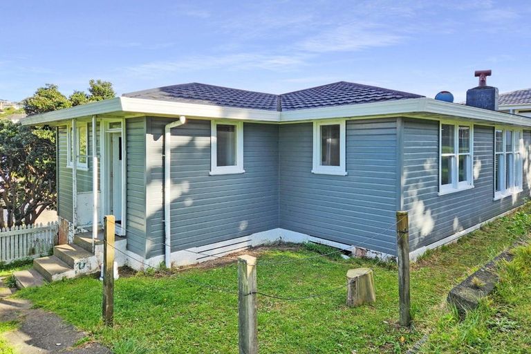 Photo of property in 9 Taupiri Crescent, Titahi Bay, Porirua, 5022