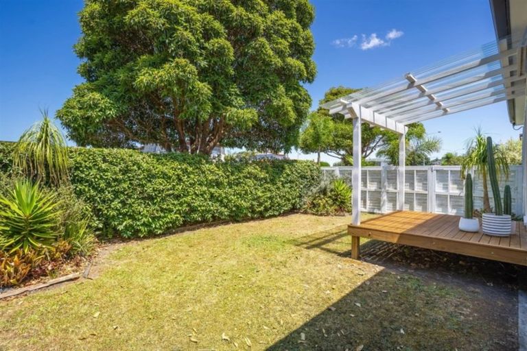 Photo of property in 1/21 West Hoe Road, Orewa, 0931