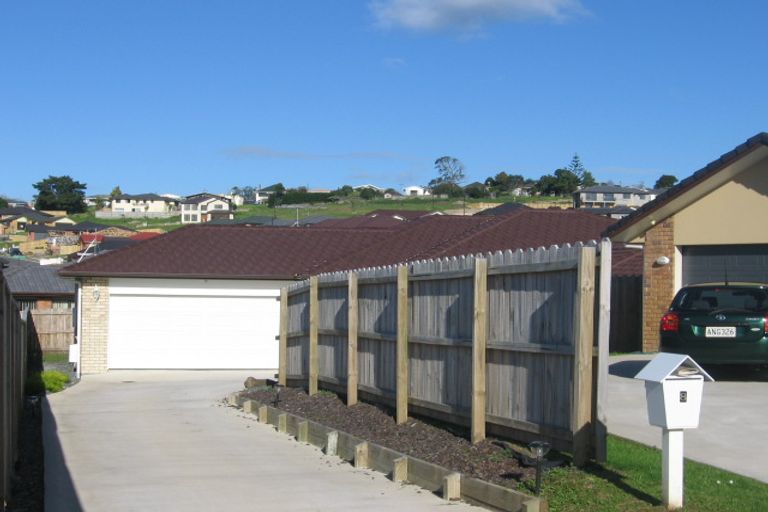 Photo of property in 8 Elkstone Place, Henderson, Auckland, 0612