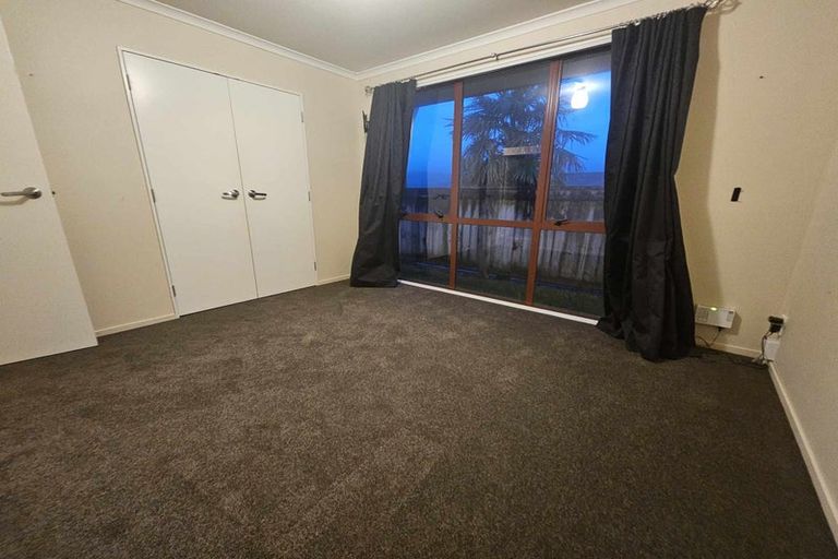 Photo of property in 37 Mcewen Crescent, Riverstone Terraces, Upper Hutt, 5018