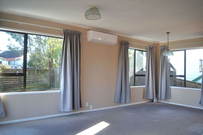 Photo of property in 52f1 Guadeloupe Crescent, Grenada Village, Wellington, 6037