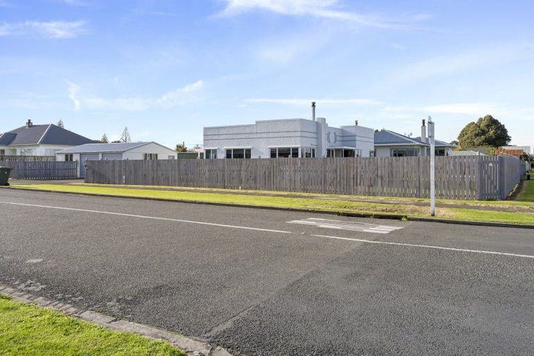 Photo of property in 17 Tasman Street, Opunake, 4616