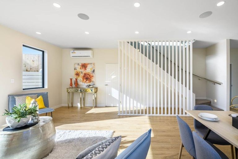 Photo of property in 12 September Place, Forrest Hill, Auckland, 0620