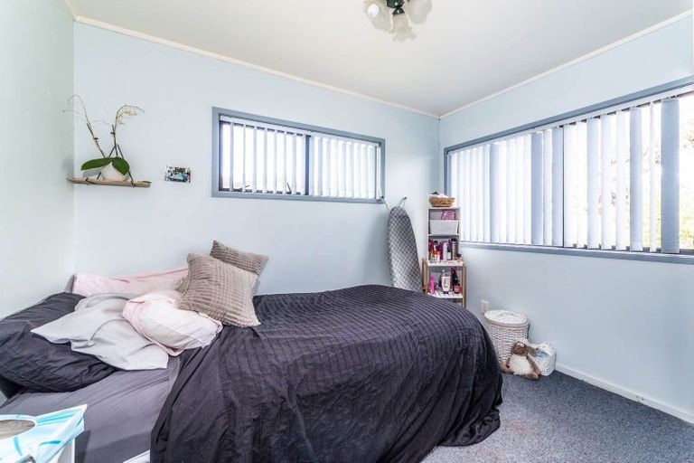 Photo of property in 16 Crompton Road, Massey, Auckland, 0614