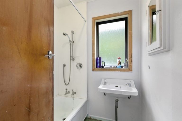 Photo of property in 66 Lees Grove, Wainuiomata, Lower Hutt, 5014