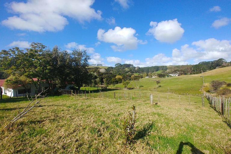 Photo of property in 178 Valley Road, Waimauku, 0881