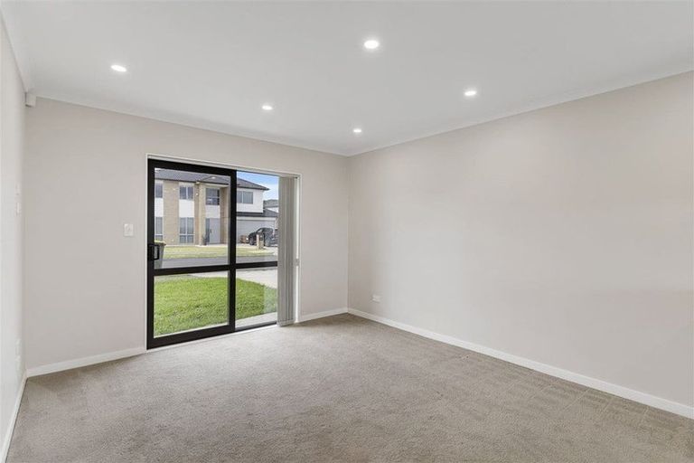 Photo of property in 11a Kirikiri Drive, Papakura, 2110