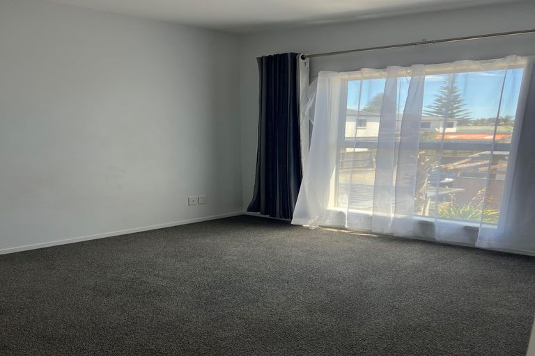 Photo of property in 4/33 Kenderdine Road, Papatoetoe, Auckland, 2025