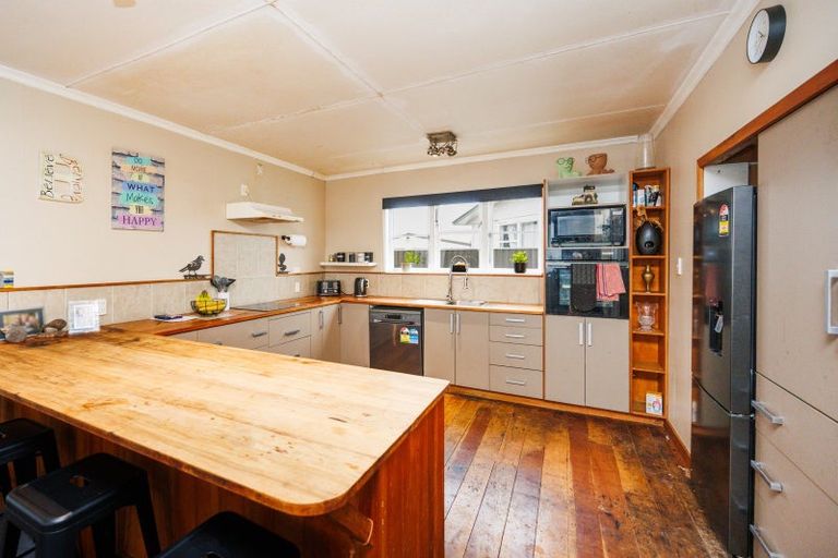 Photo of property in 80 Willoughby Street, Halcombe, Feilding, 4779