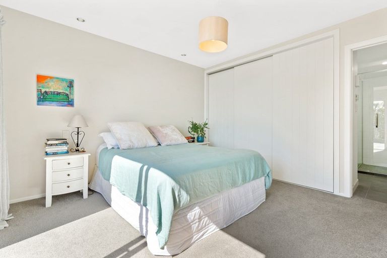Photo of property in 52 Domain Crescent, Muriwai, Waimauku, 0881