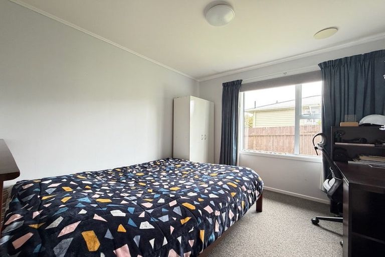 Photo of property in 3 Alder Place, Newlands, Wellington, 6037