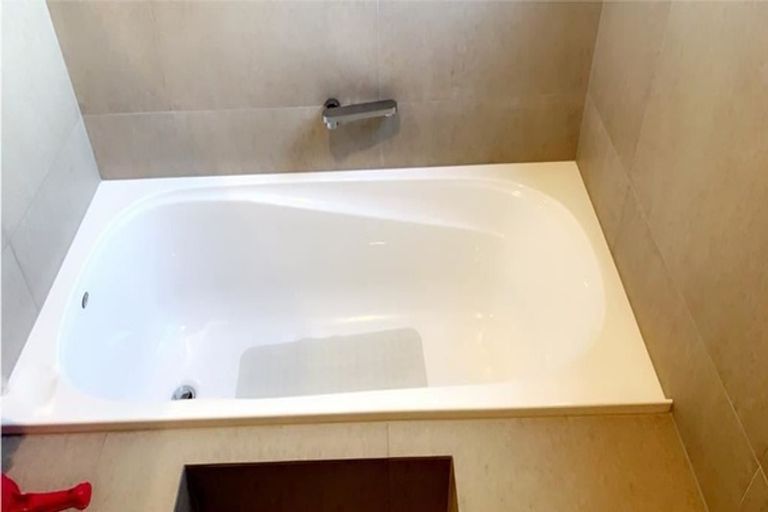 Photo of property in 10a Glenfield Road, Birkenhead, Auckland, 0626