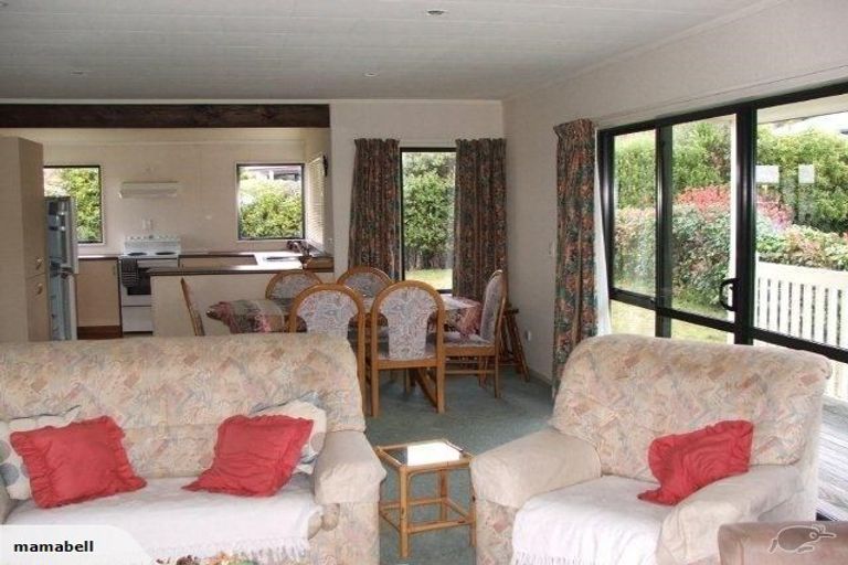 Photo of property in 17 Reeves Road, Acacia Bay, Taupo, 3330