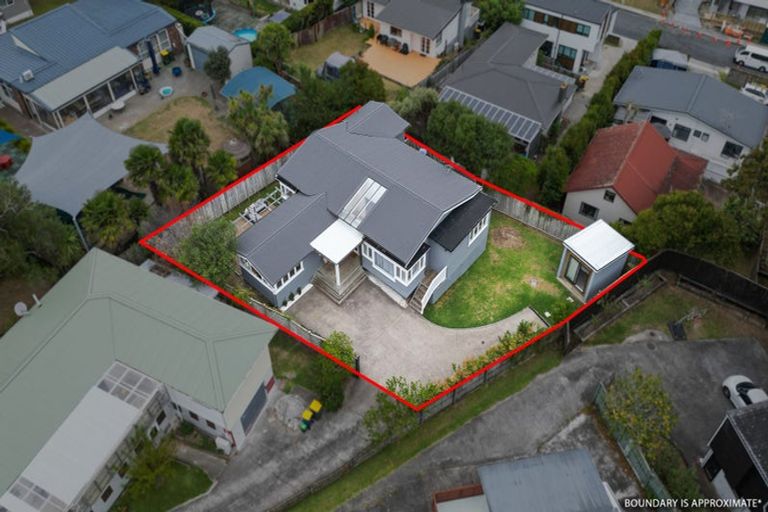 Photo of property in 48 Sunnynook Road, Sunnynook, Auckland, 0620
