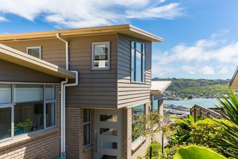 Photo of property in 10 Hanmer Cove, Aotea, Porirua, 5024