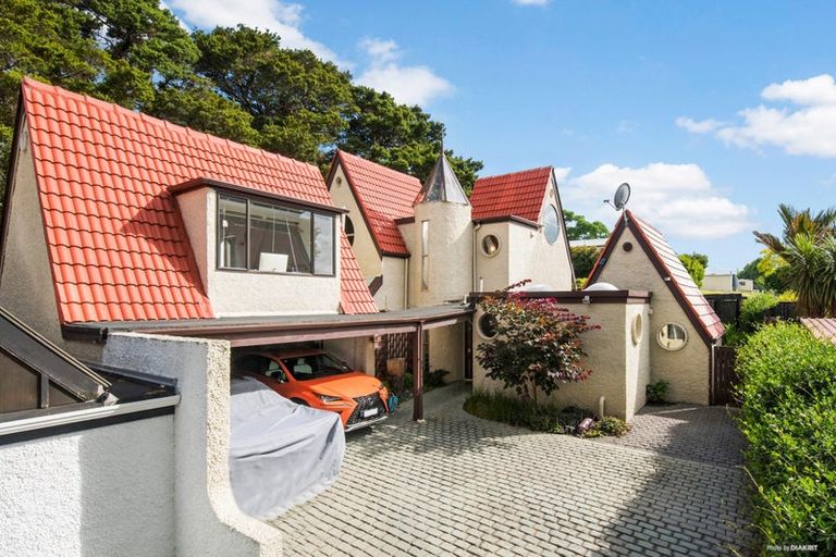 Photo of property in 7 Cobblestone Lane, Hillcrest, Auckland, 0627