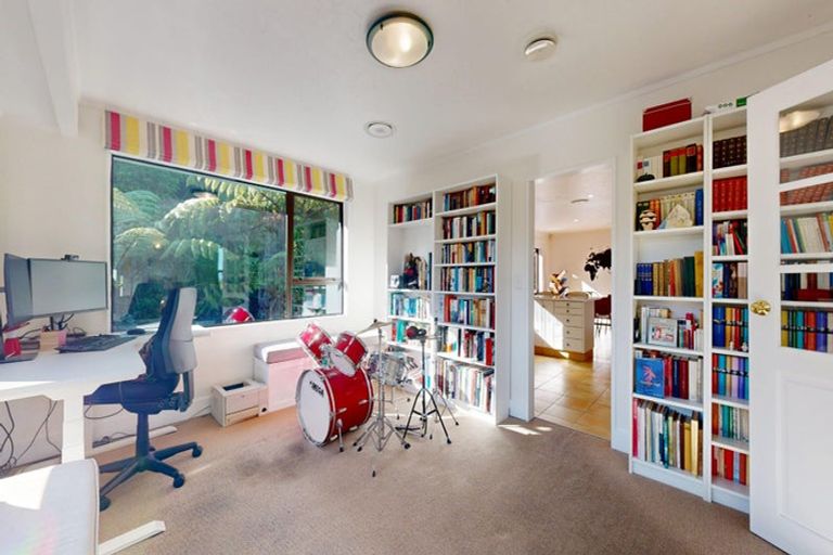 Photo of property in 60 Satara Crescent, Khandallah, Wellington, 6035