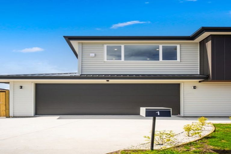 Photo of property in 1 Ritetai Street, Clarks Beach, 2122