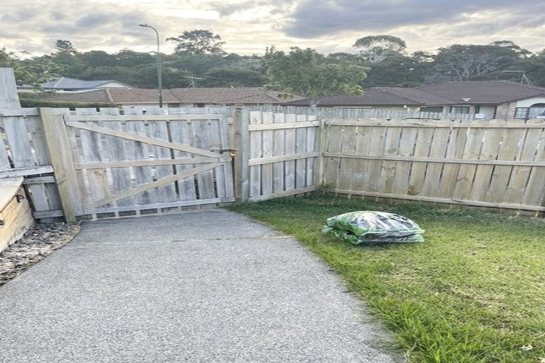 Photo of property in 38 Hewlett Road, Massey, Auckland, 0614