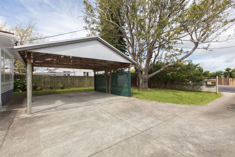 Photo of property in 145 Rathgar Road, Henderson, Auckland, 0610