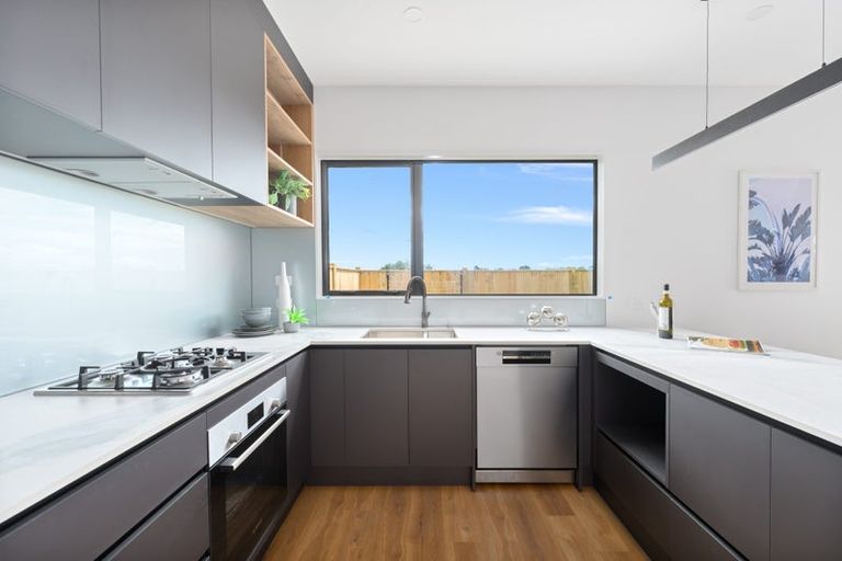 Photo of property in 6 Kaititiko Road, Rosehill, 2113
