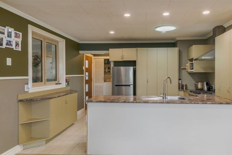 Photo of property in 32 Brougham Street, Westport, 7825