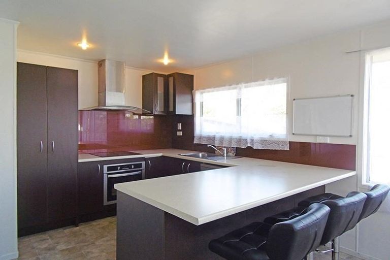 Photo of property in 48 Glenbervie Crescent, Massey, Auckland, 0614