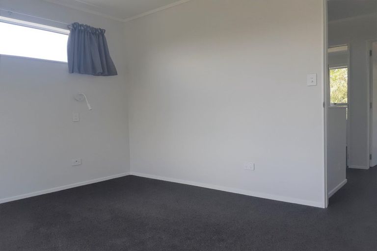 Photo of property in 1 Raelene Place, Massey, Auckland, 0614