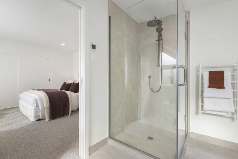 Photo of property in 1 William Bond Street, Stanley Point, Auckland, 0624