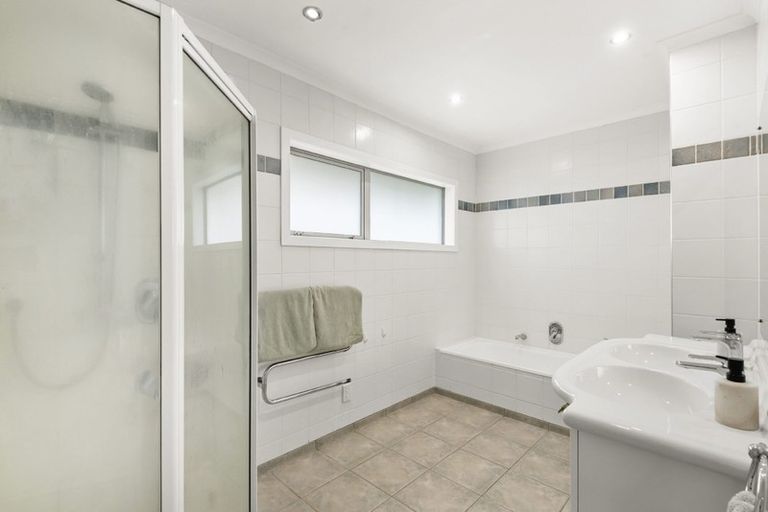 Photo of property in 24 Shanaway Rise, Hillcrest, Auckland, 0627
