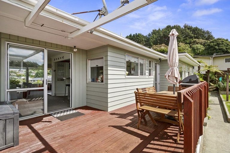 Photo of property in 30 Turriff Crescent, Tawa, Wellington, 5028
