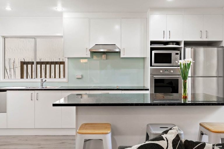 Photo of property in 1/3 Holt Avenue, Torbay, Auckland, 0630