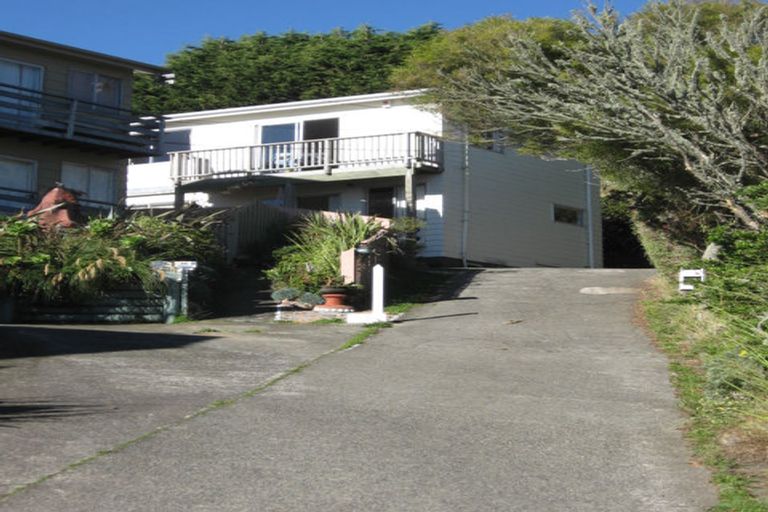 Photo of property in 31b Omega Street, Newlands, Wellington, 6037