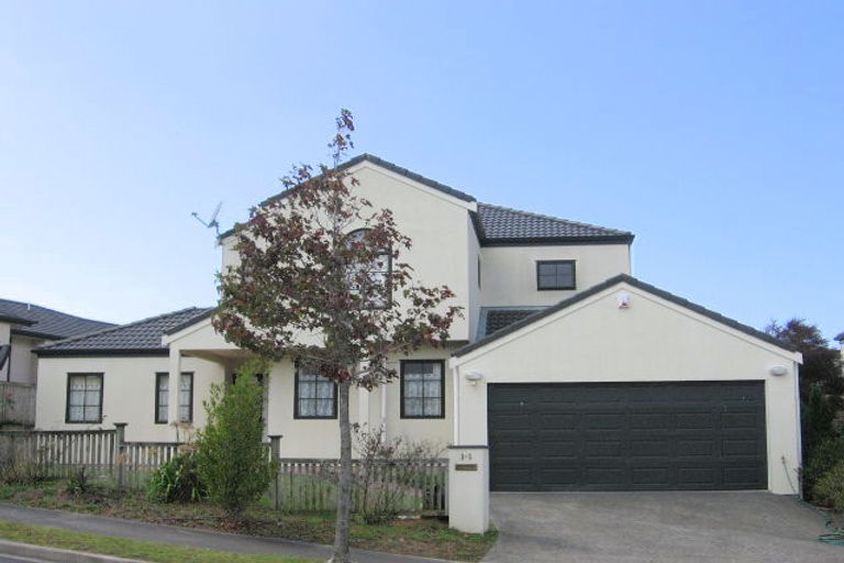 Photo of property in 1/1 Bundoran Way, Pinehill, Auckland, 0632