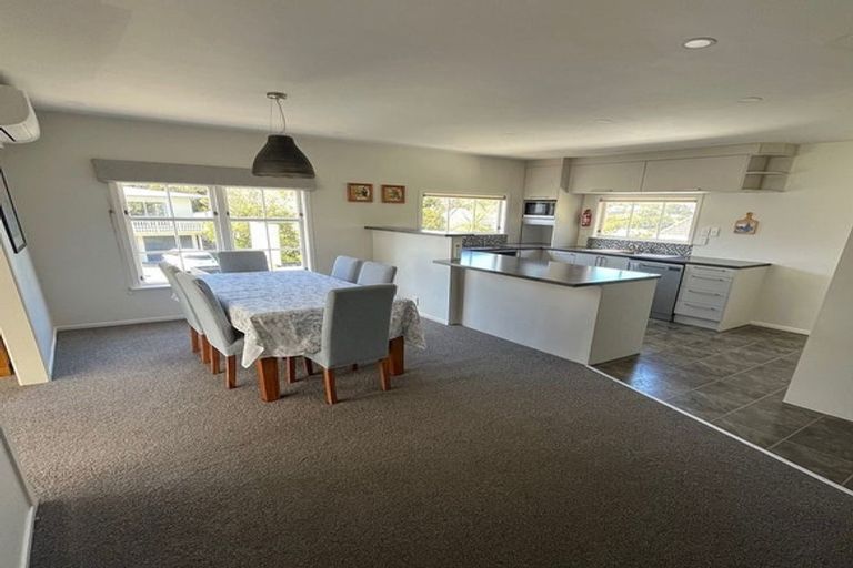 Photo of property in 51 Thurleigh Grove, Karori, Wellington, 6012