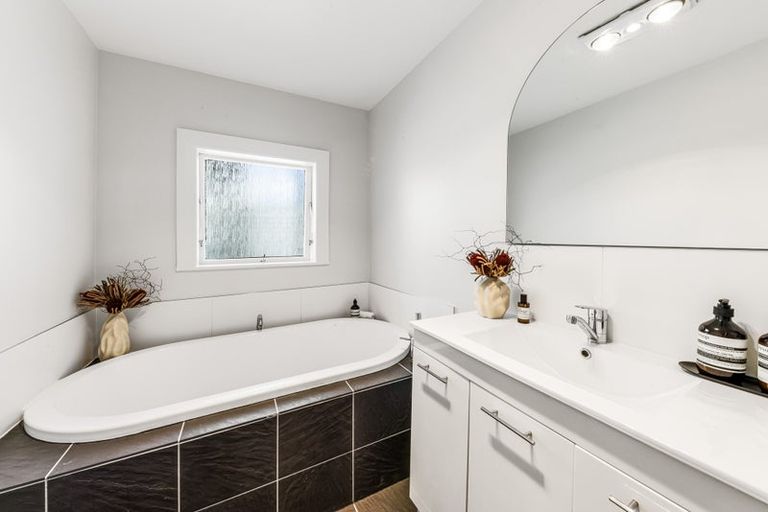 Photo of property in 1/20 Corrella Road, Belmont, Auckland, 0622