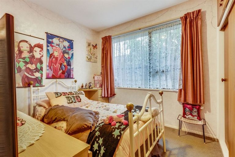 Photo of property in 70 Sarabande Avenue, Redwood, Christchurch, 8051