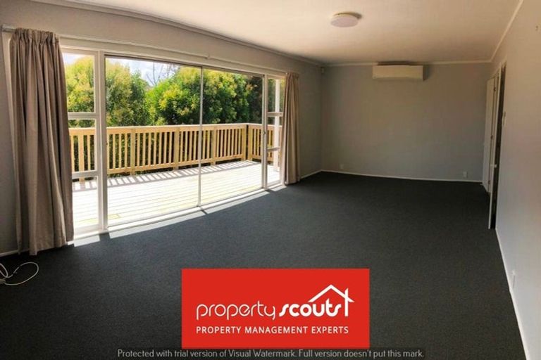 Photo of property in 8 Reid Road, New Lynn, Auckland, 0600