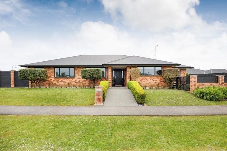 Photo of property in 22 Pegasus Place, Kelvin Grove, Palmerston North, 4414