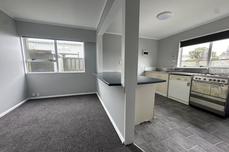 Photo of property in 15 Edgecombe Street, Newlands, Wellington, 6037