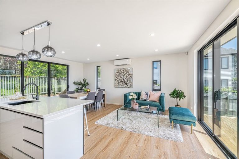 Photo of property in 5 Shibata Rise, Ranui, Auckland, 0612