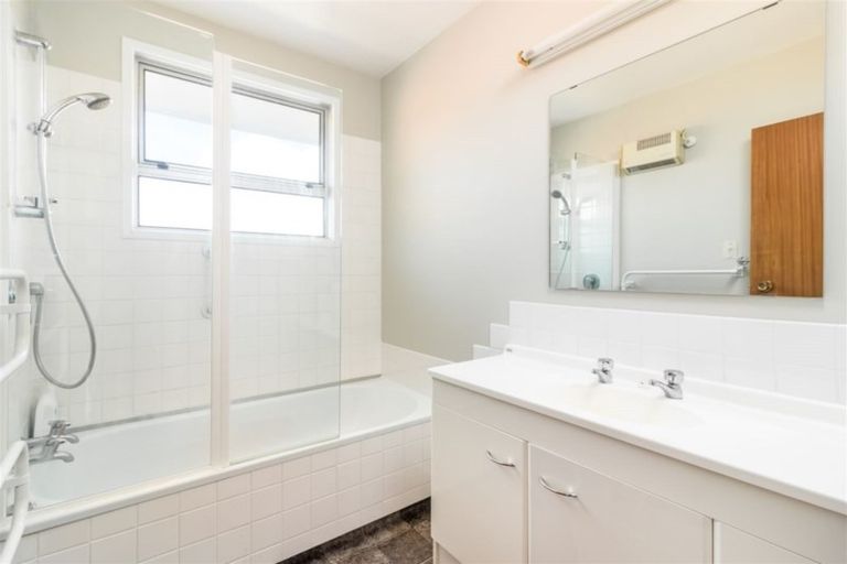 Photo of property in 15 Strathean Avenue, Avonhead, Christchurch, 8042