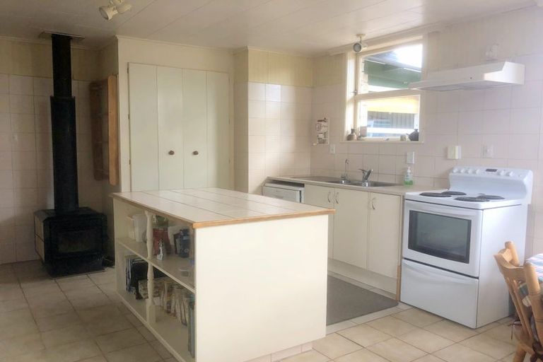 Photo of property in 16 Meta Street, Takapau, 4203